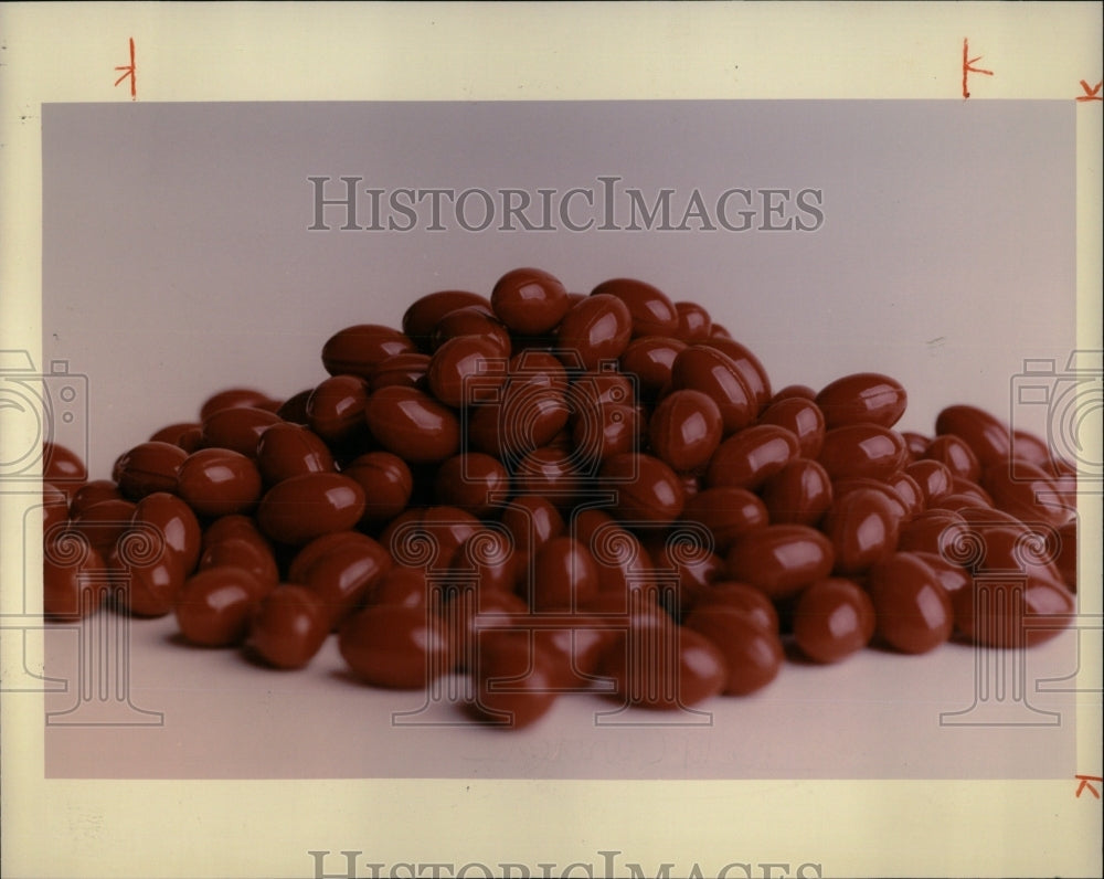 1994 Press Photo Pills Devera beta carotene source. - RRW89529 - Historic Images