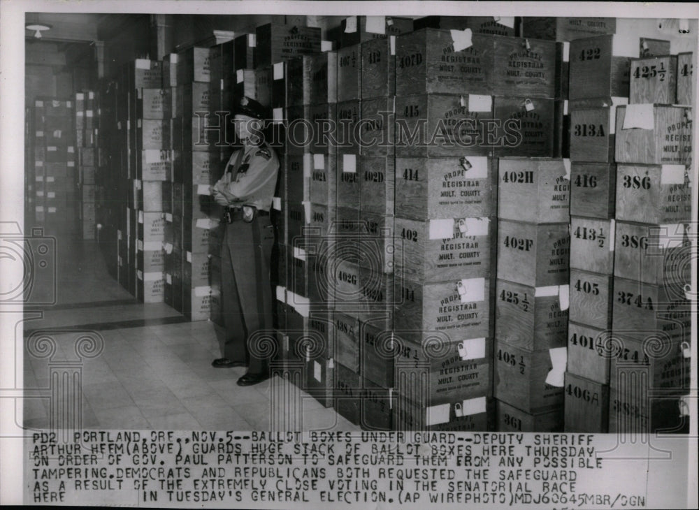 1954 Press Photo Dep. Sheriff Arthur Heem guards bal bx - RRW89545 - Historic Images