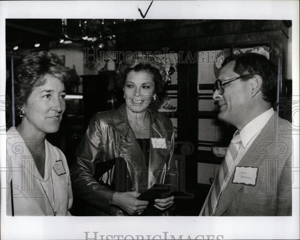 1985 Press Photo JERE BERKEY BOARD MEMBER ARTISTS - RRW89577 - Historic Images