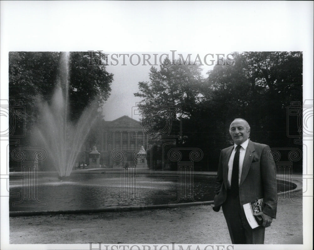 1989 Press Photo Lou Berman Director Michigan Trade - RRW89585 - Historic Images