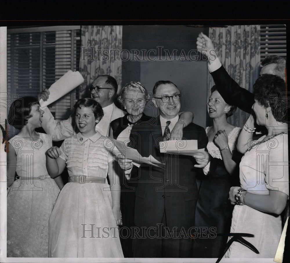 1956 Press Photo Jean Coleman Mrs Elaine Hurst - RRW89689 - Historic Images