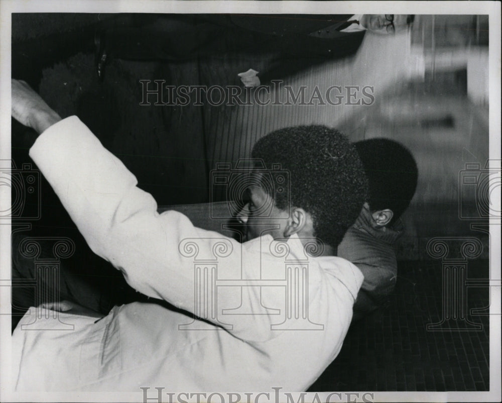 1968 Press Photo Murder Trial Sherman Hanging Head - RRW89737 - Historic Images