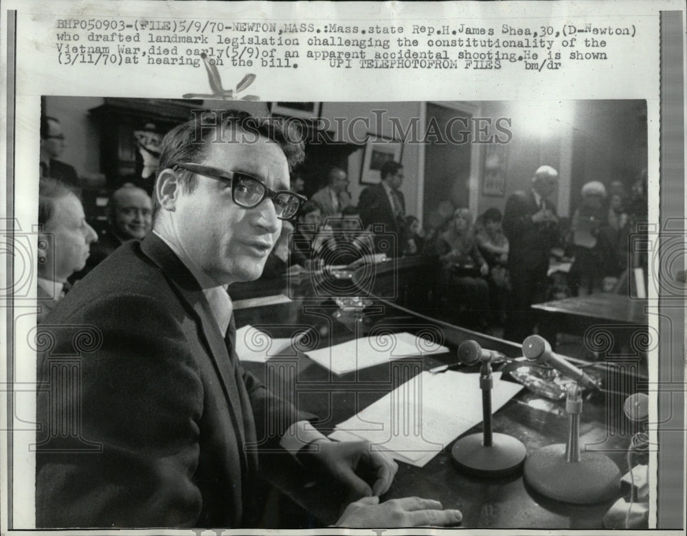 1970 Press Photo Rep. James Shea on bill hearing. - RRW89755 - Historic Images