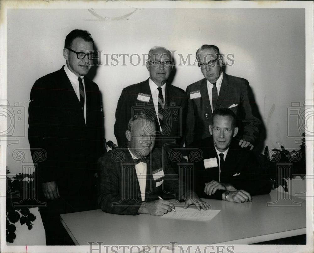 1965 Press Photo MAYOR WILLIAM A. SHAW WARREN - RRW89813 - Historic Images