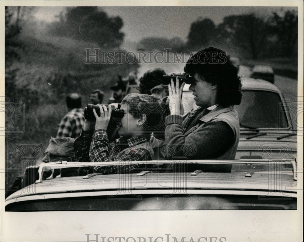 1986 Press Photo Geese Watching - RRW89871 - Historic Images