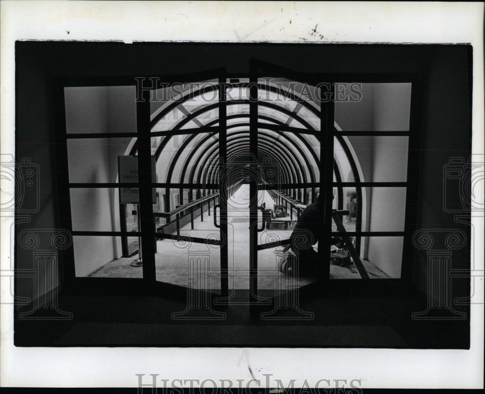 1983 Press Photo New Center One Building RRW90001 Historic Images