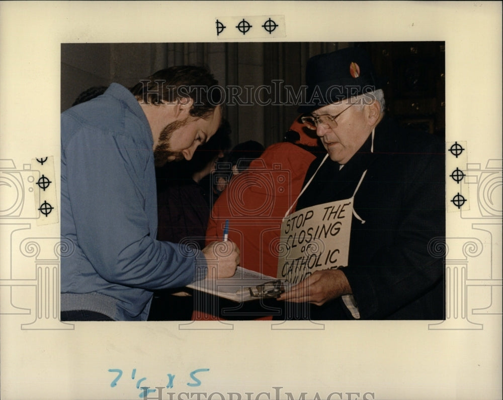 1988 Press Photo Churches Catholics Closing Protests - RRW90009 - Historic Images