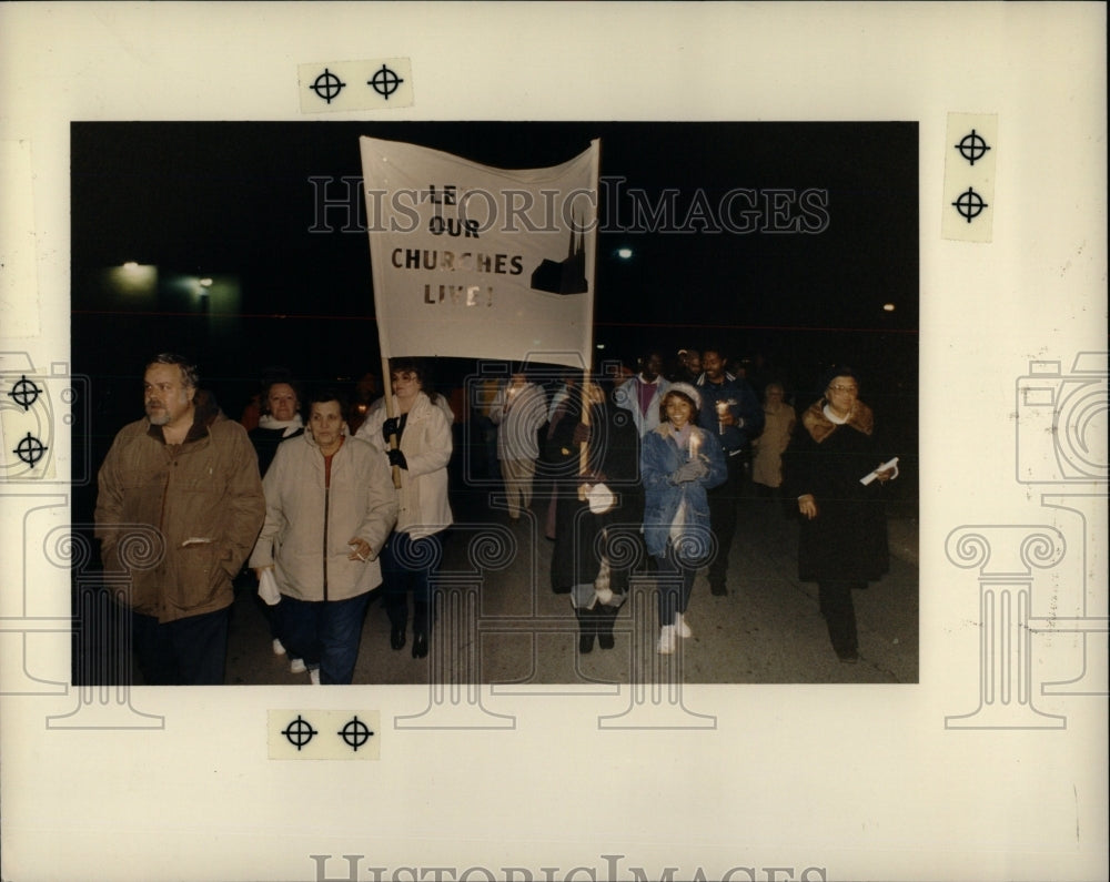 1988 Press Photo More than 1,000 Catholics protest - RRW90019 - Historic Images