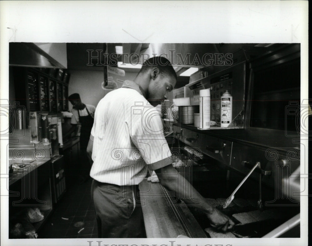 1990 Press Photo Teenagers working in the burger joint. - RRW90047 - Historic Images