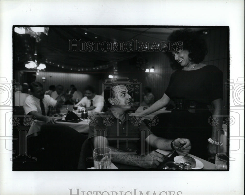 1993 Press Photo Vickkies Steakhouse Detroit Restaurant - RRW90067 - Historic Images