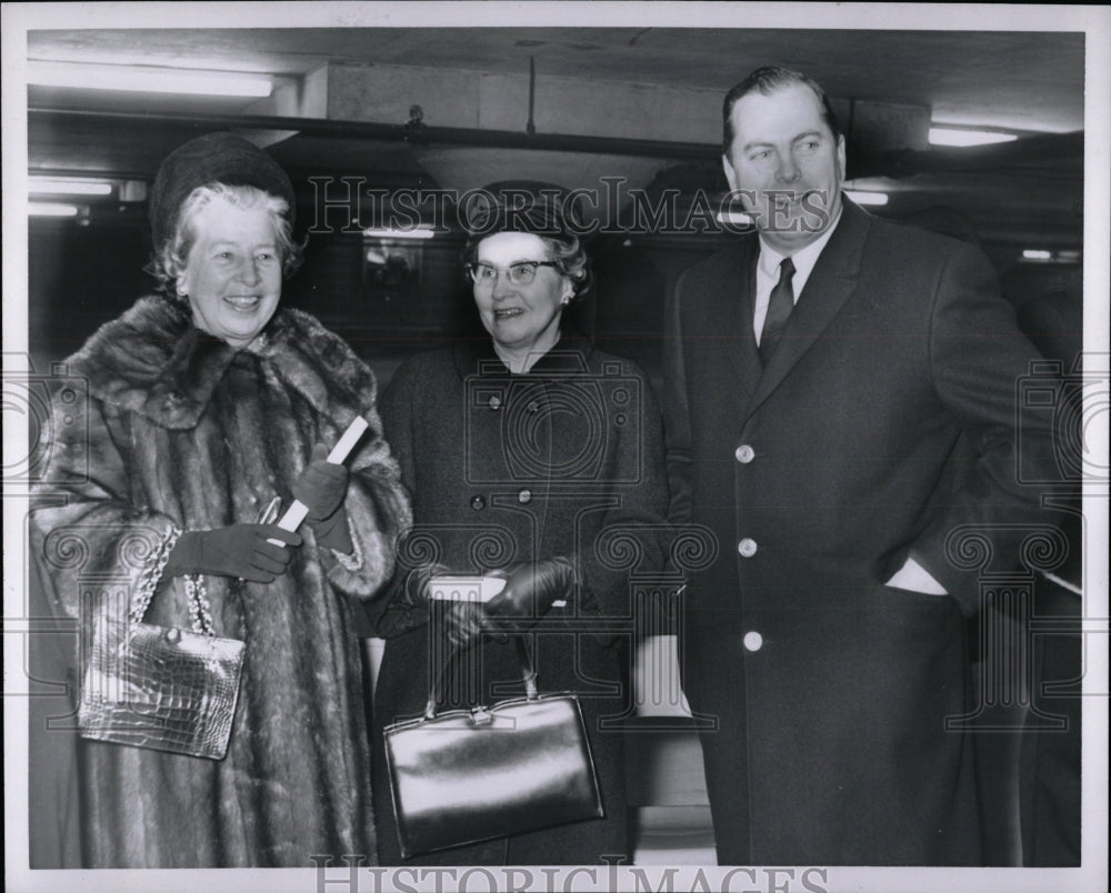 1965 Press Photo Mayor Mother Mrs E Ford New Garage Art - RRW90111 - Historic Images