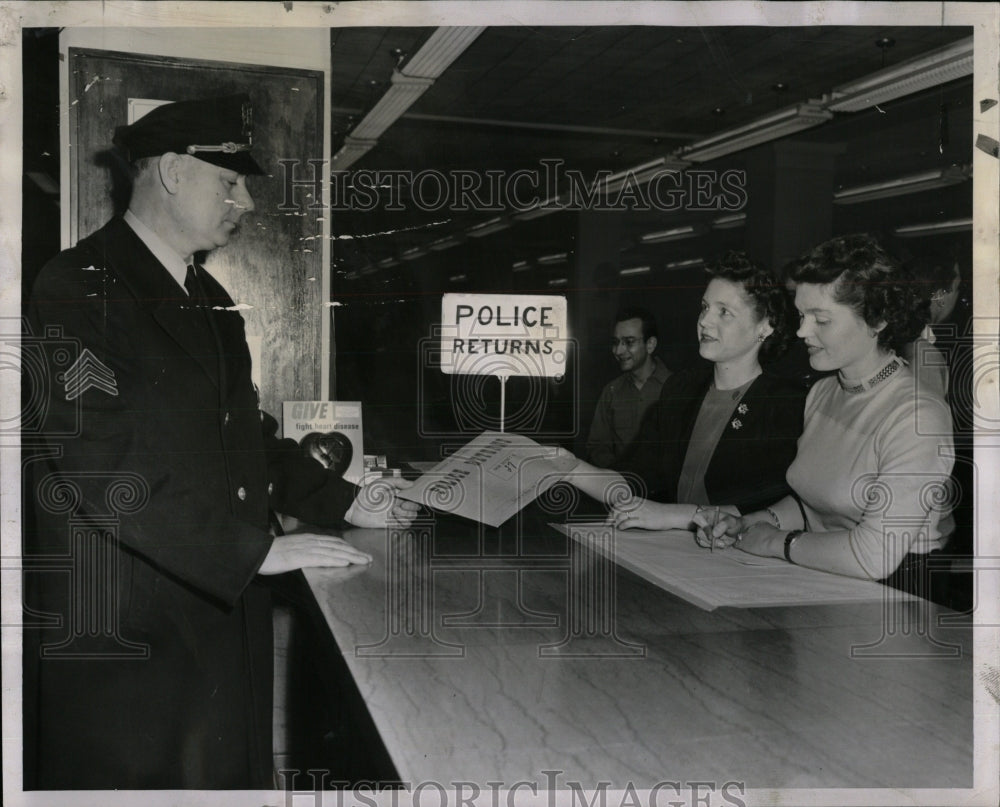 1952 Press Photo election returns Sgt. Mallon deliver - RRW90185 - Historic Images