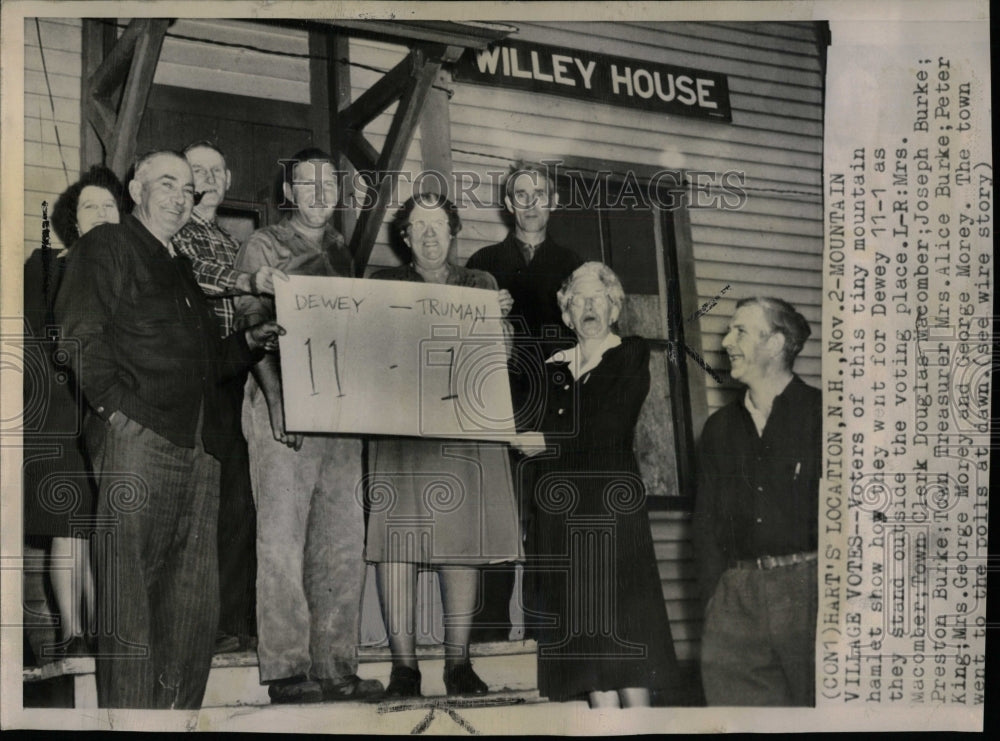 1948 Press Photo Voters Outside Small Voting Place - RRW90187 - Historic Images