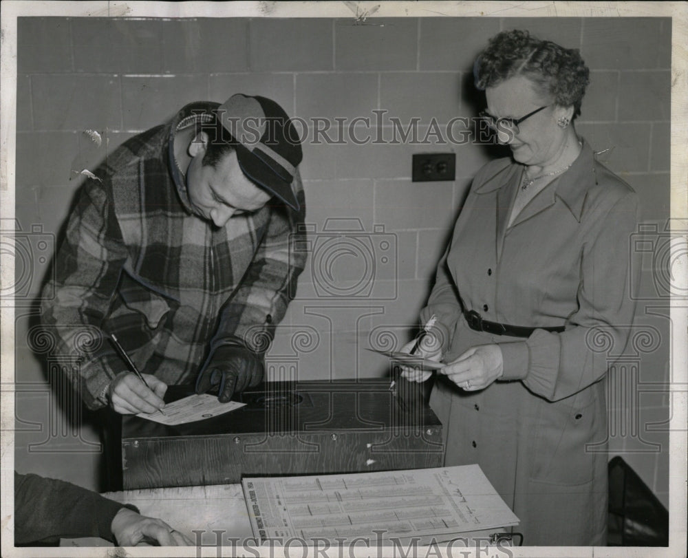 1955 Press Photo Robert Palis Berwyn Sign Polling Place - RRW90217 - Historic Images