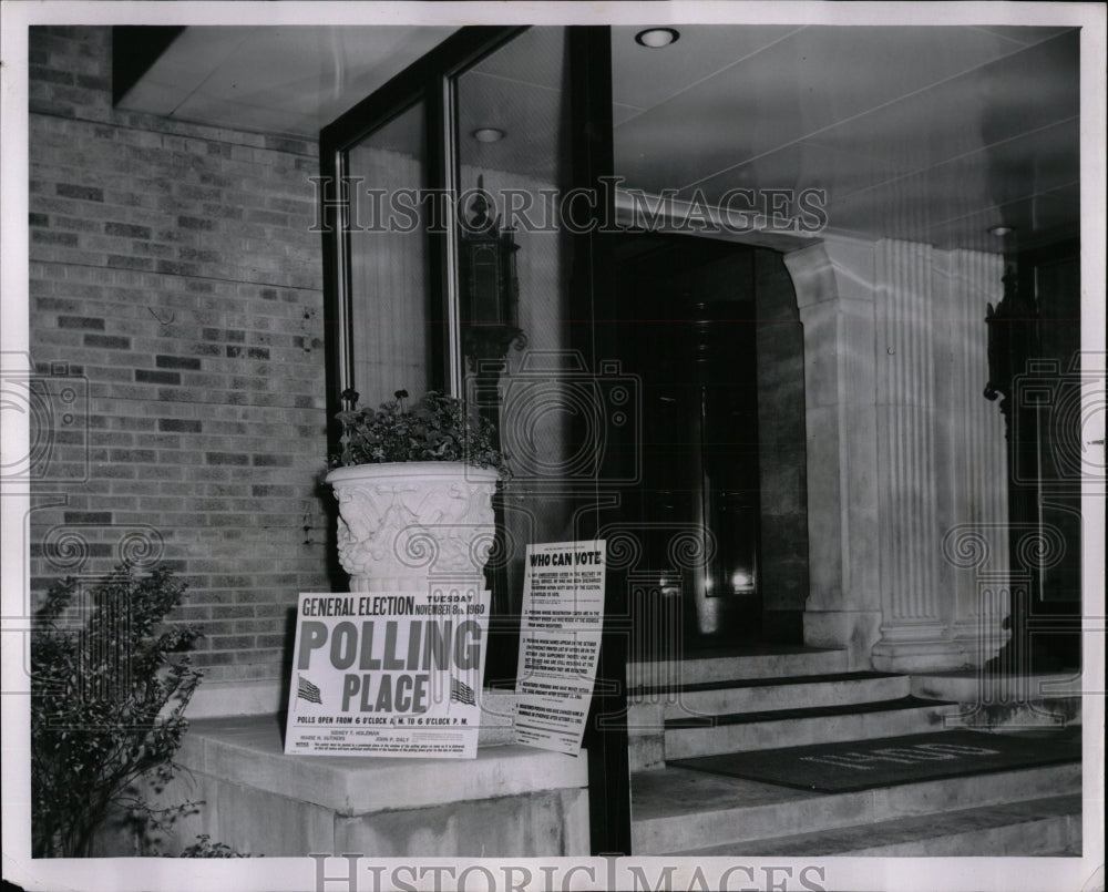 1960 Press Photo polling place Swank Aparment building - RRW90241 - Historic Images