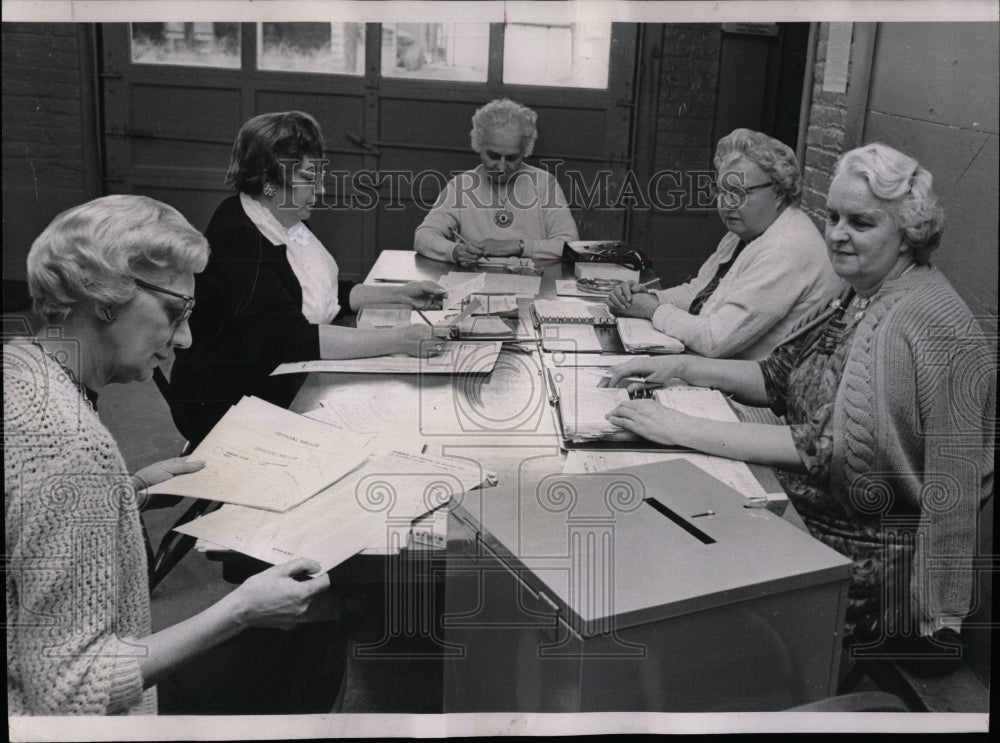 1965 Press Photo Election Officials - RRW90245 - Historic Images