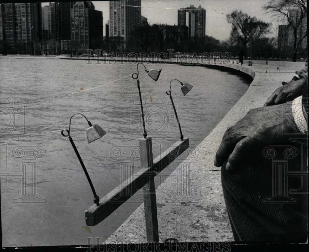 1974 Press Photo FISHING ENCARNACION LUZ - RRW90285 - Historic Images