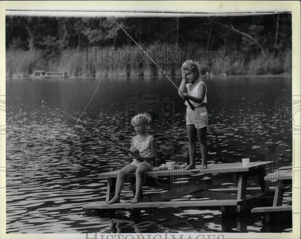 1987 Press Photo Children fishing in lake - RRW90305 - Historic Images