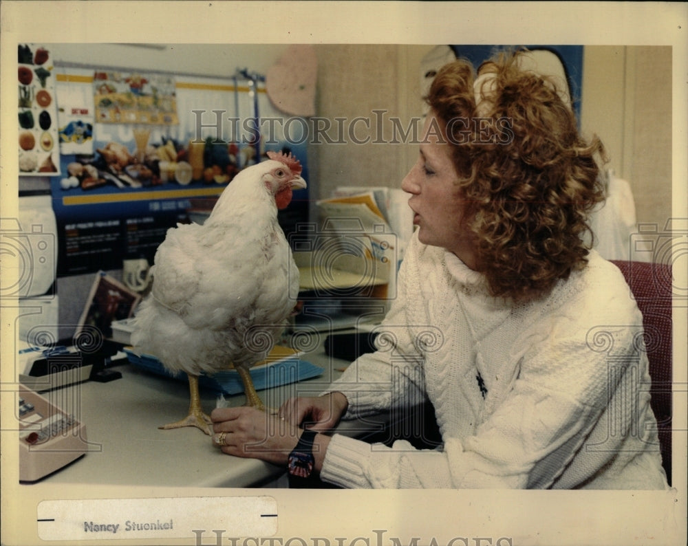 1990 Press Photo Discovery Chicken Lincoln Park Zoo - RRW90319 - Historic Images