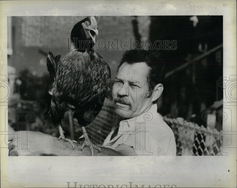 1983 Press Photo Francisco Mulato shows off roaster. - RRW90321 - Historic Images