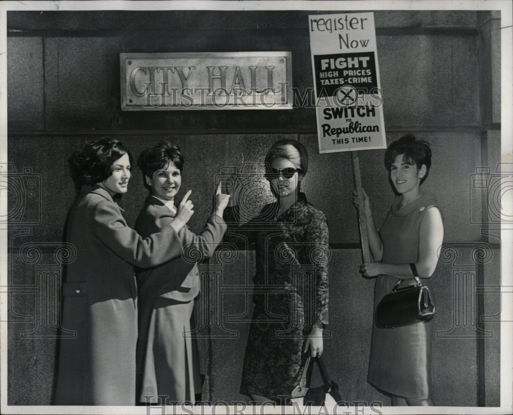 1966 Press Photo Republican Women Pointing To City Hall - RRW90419 - Historic Images