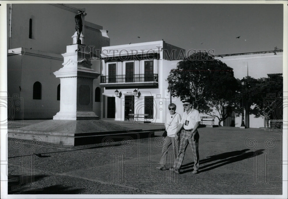 1990 Press Photo View of The Dominican Convent - RRW90481 - Historic Images