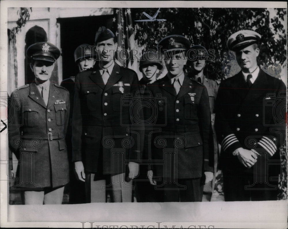 1942 Press Photo Col. Julius Holmes, Lt. Gen. Mark Clar - RRW90493 - Historic Images