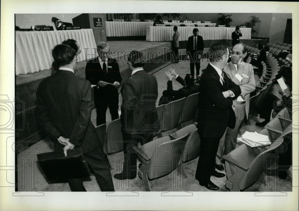 1981 Press Photo Continental Bank stockholders meeting. - RRW90603 - Historic Images