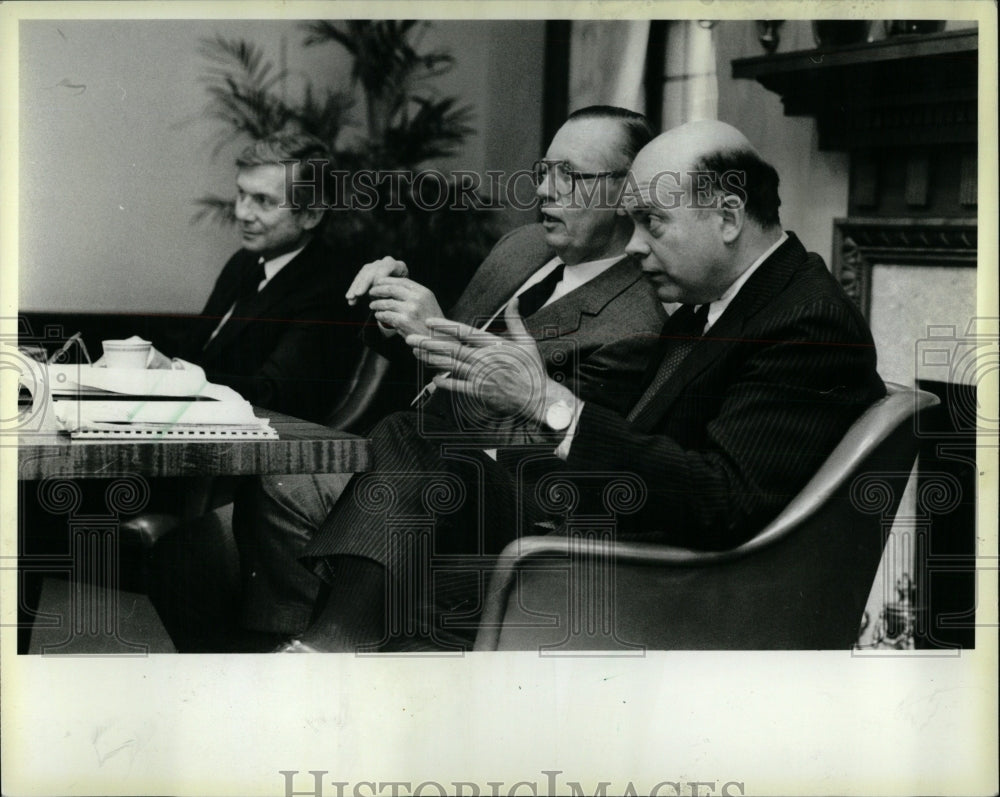 1984 Press Photo Continental Bank News Conference - RRW90605 - Historic Images