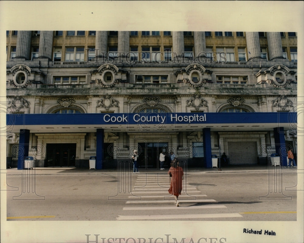 1992 Press Photo Exteriors of Cook County Hospital - RRW90621 - Historic Images