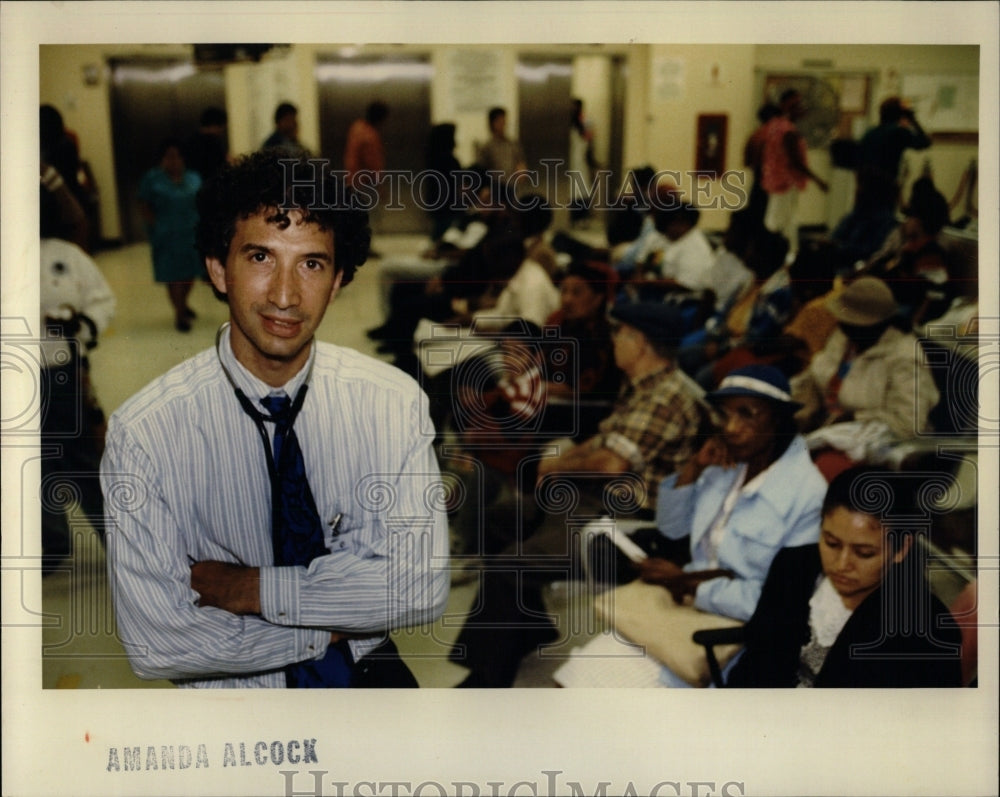 1992 Press Photo Cook County Hospital Busy Waiting Room - RRW90629 - Historic Images