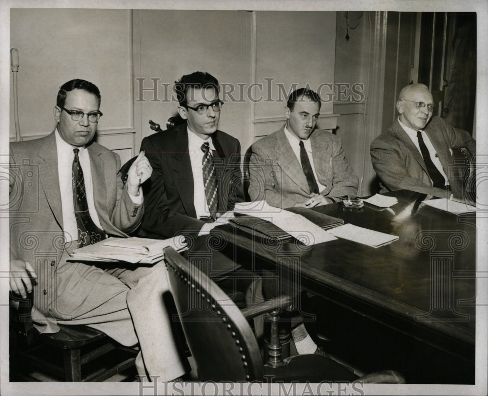 1954 Press Photo Detroit Communism School Board Hearing - RRW90691 - Historic Images