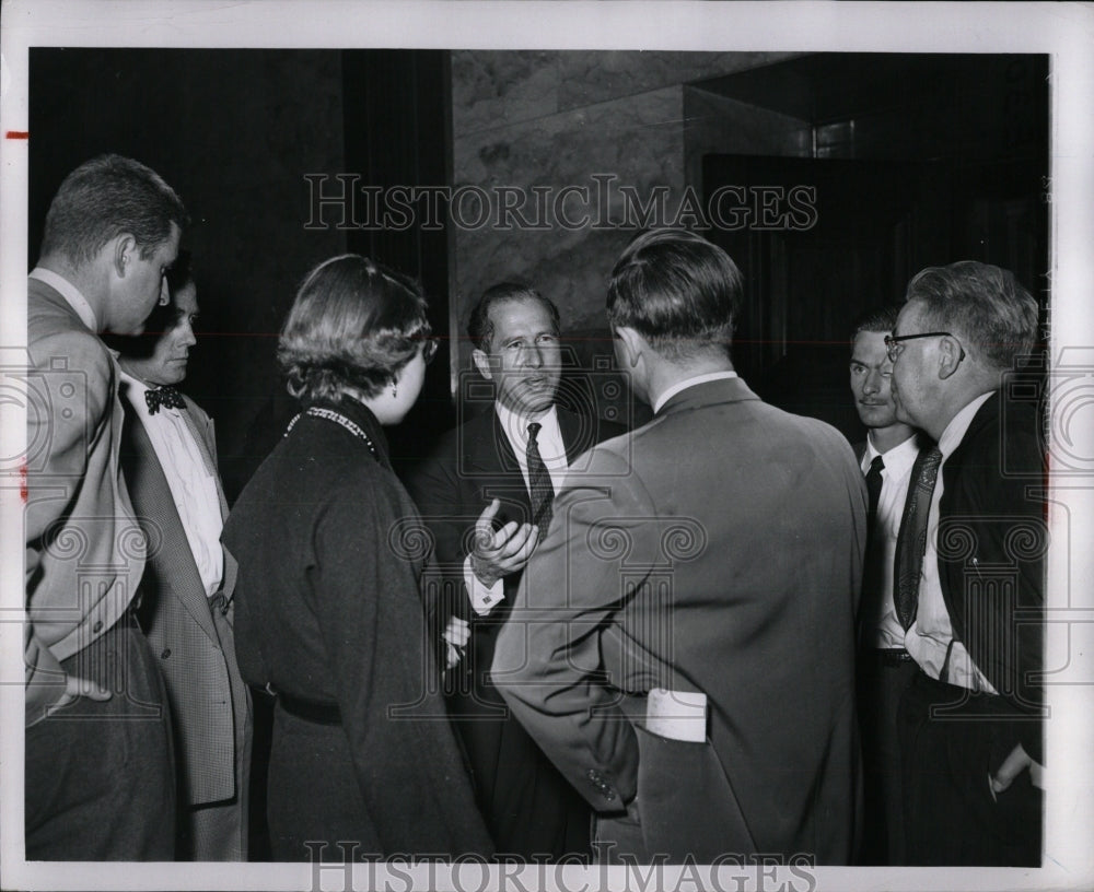 1954 Press Photo Ernest Goodman And Reporters - RRW90703 - Historic Images