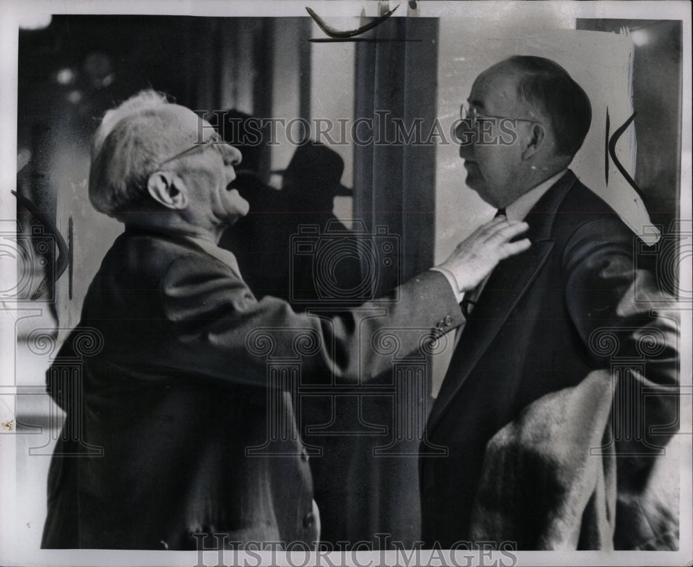 1953 Press Photo Communists Trial People Talk Corridor - RRW90711 - Historic Images