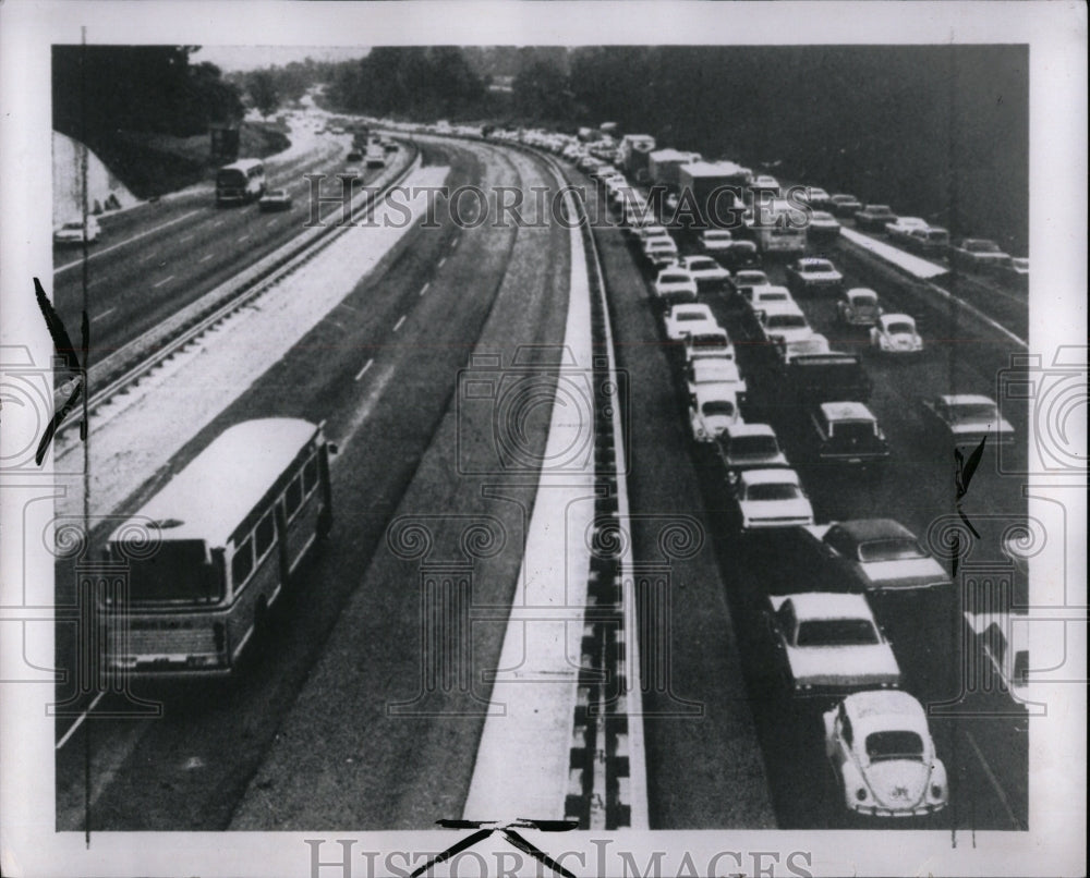 1970 Press Photo Rapid Transit Line Beside Highway - RRW90759 - Historic Images