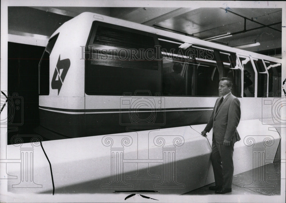 1971 Press Photo Foster Weldon Rapid Transit Ford Motor - RRW90775 - Historic Images