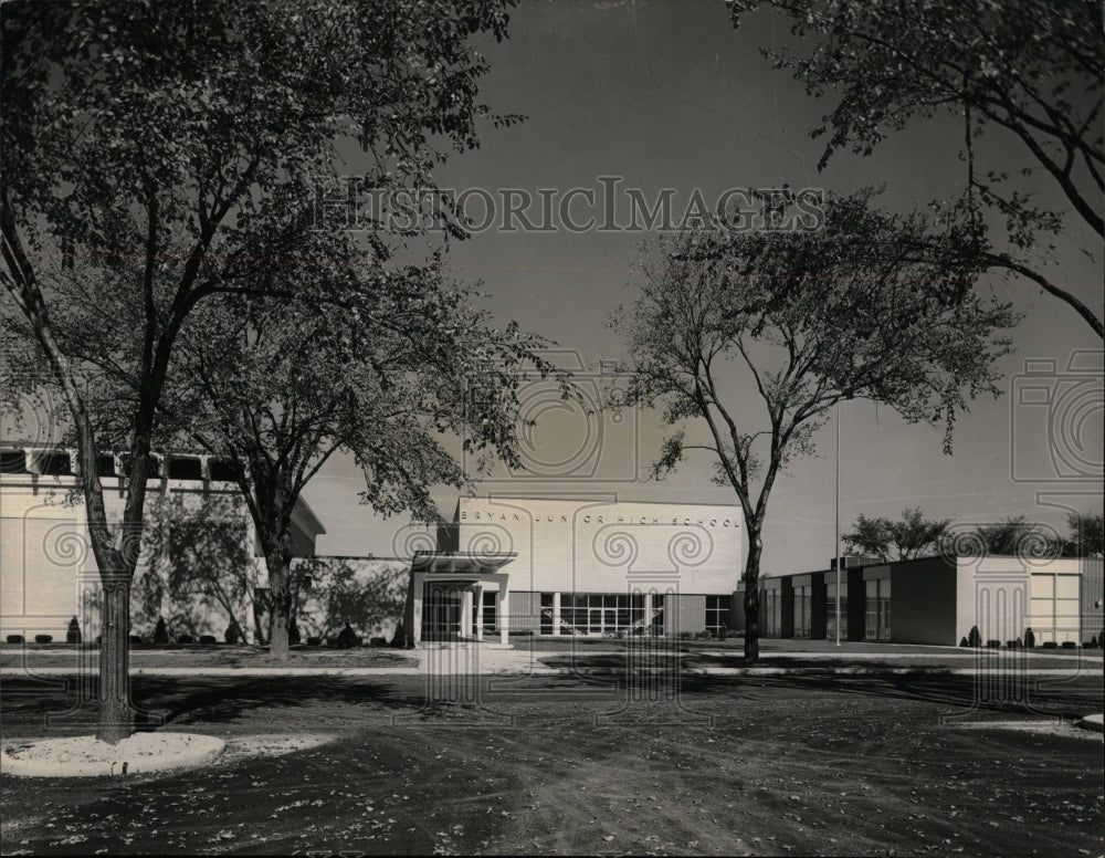 1961 Press Photo Bryan Junior High School Elmhurst IL - RRW90939 - Historic Images