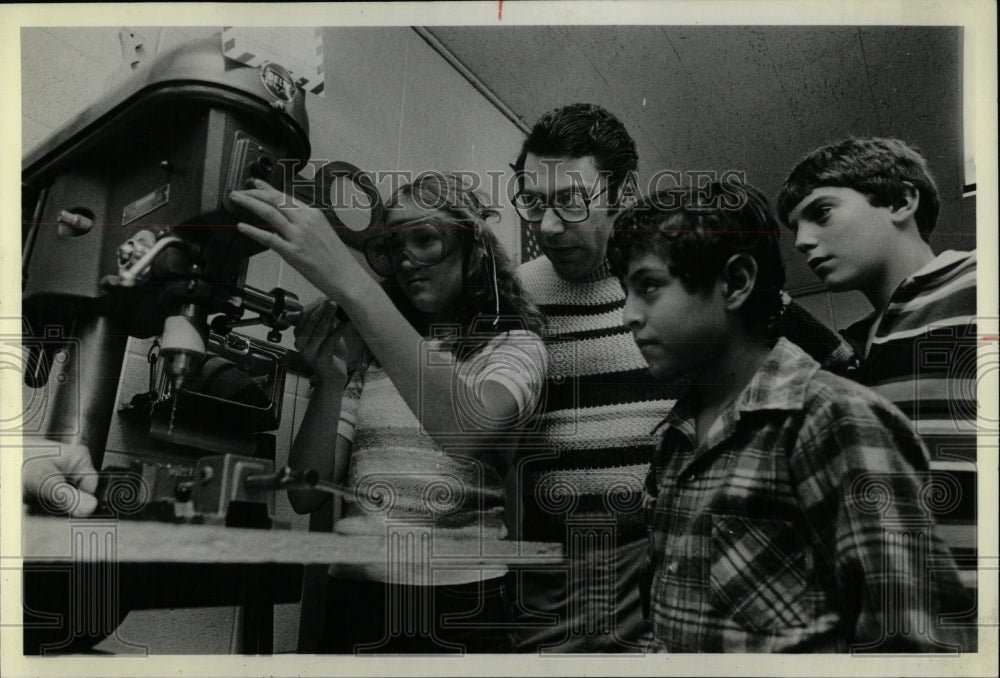 1981 Press Photo Bryan Jr High School Elmhurst IL - RRW90941 - Historic Images