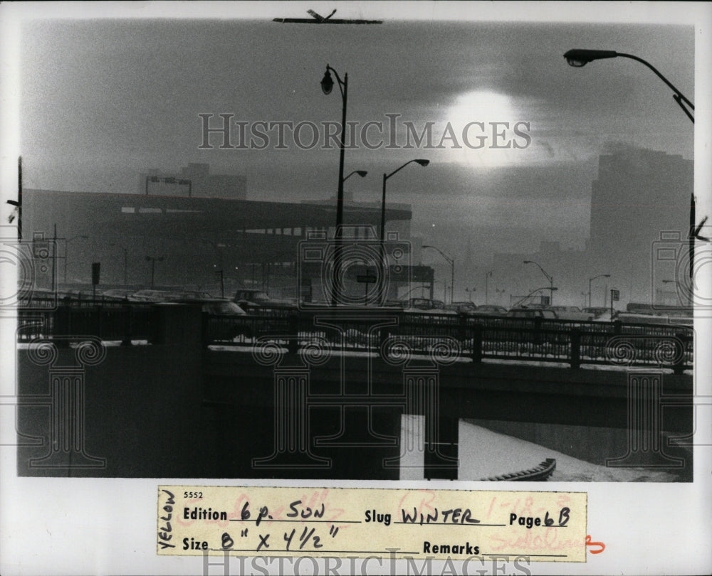 1977 Press Photo Sun Coming Up Over River In Detroit - RRW90975 - Historic Images