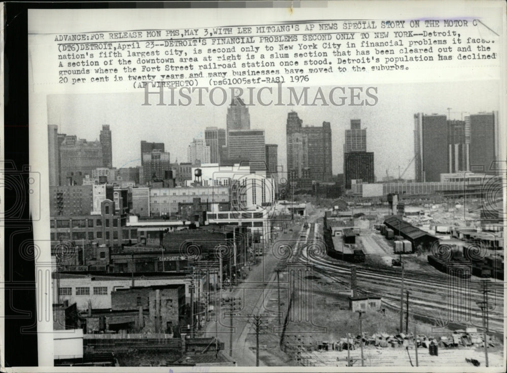 1976 Press Photo Detroit Facing Financial Woes Downtown - RRW90981 - Historic Images