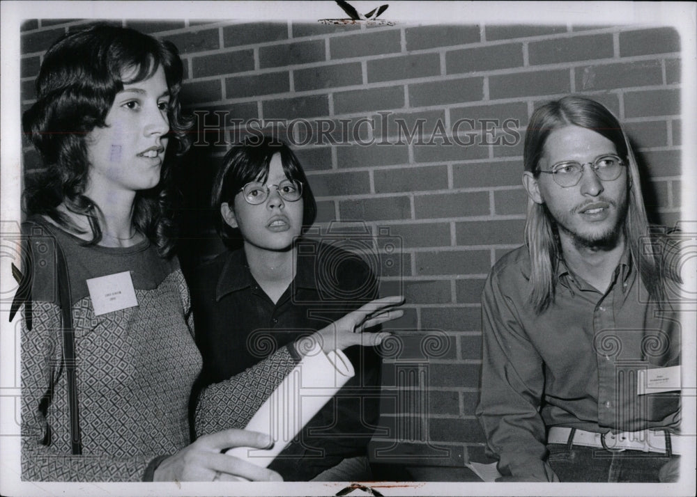 1971 Press Photo Lynne Kurdich, Renee Bender &amp; Gerald - RRW91029 - Historic Images