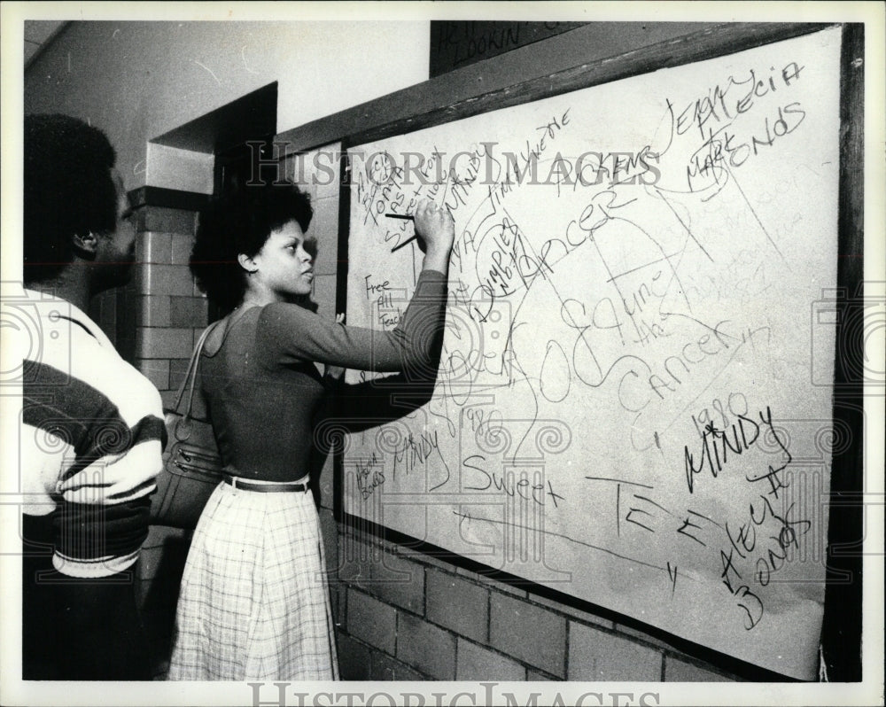 1980 Press Photo Detroit Denby High School Students - RRW91037 - Historic Images