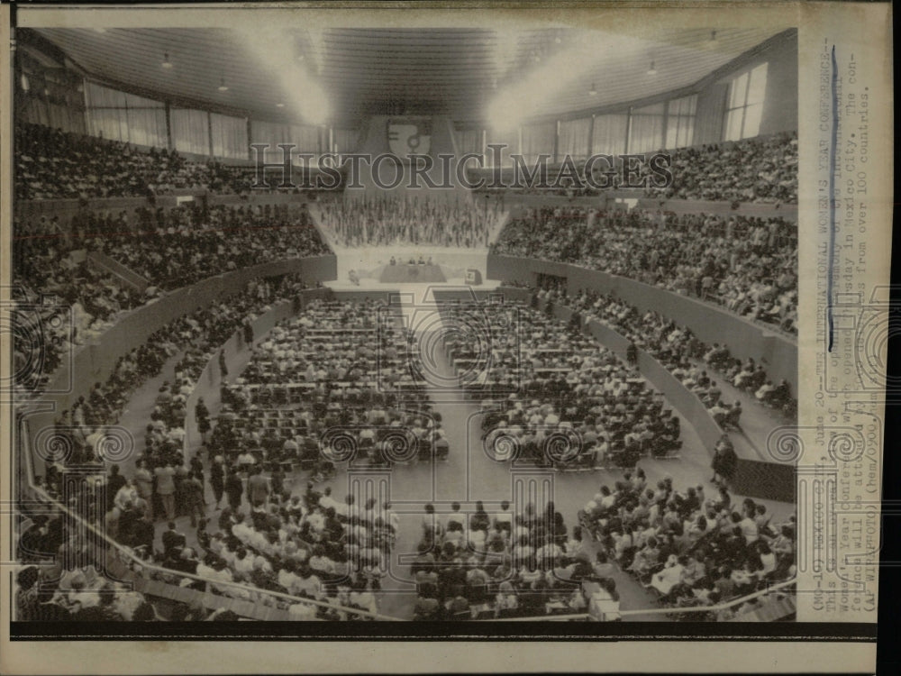 Press Photo Conference Hall - RRW91121 - Historic Images