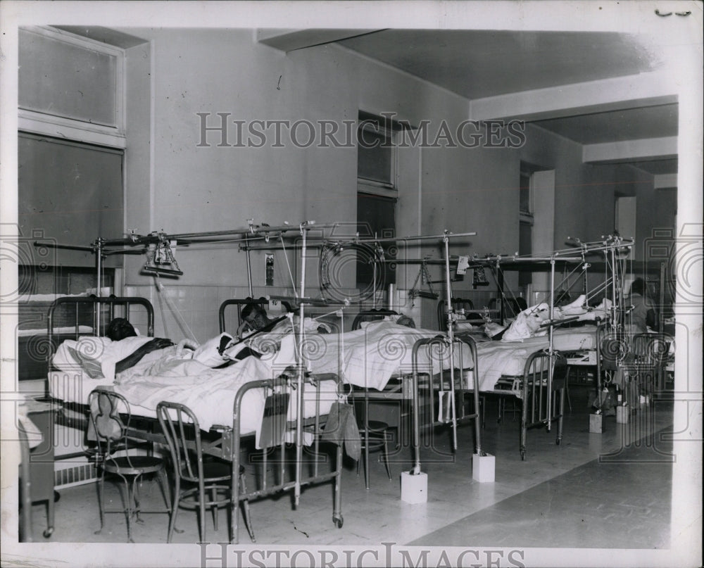 1963 Press Photo County Hospital Male Fracture Ward - RRW91129 - Historic Images