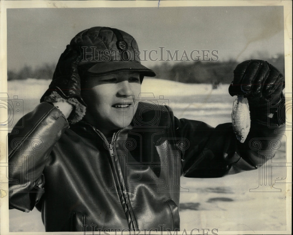 1965 Press Photo Richard Watters Junior Ice Fishing - RRW91159 - Historic Images