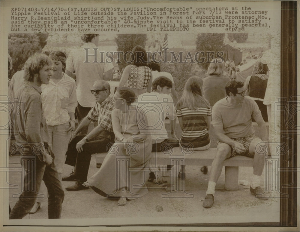 1970 Press Photo Yippie Festival Spectators - RRW91177 - Historic Images