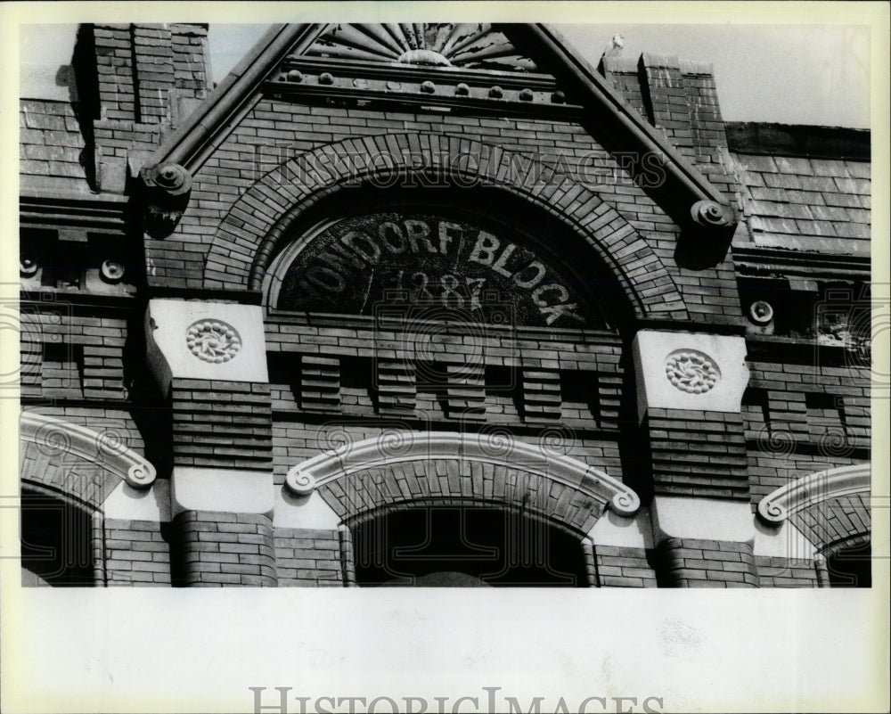 1986 Press Photo Famous Landmark Yondorf Block Building - RRW91221 - Historic Images