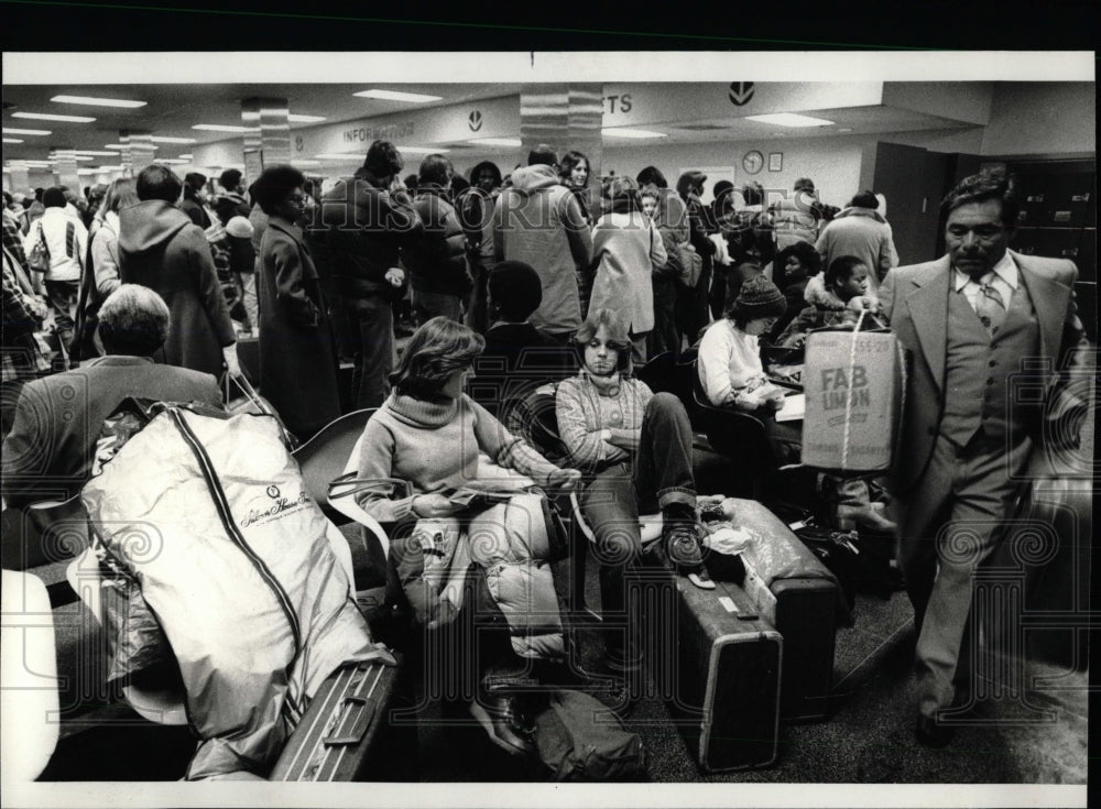 1977 Press Photo Grayhound Bus Terminal - RRW91323 - Historic Images