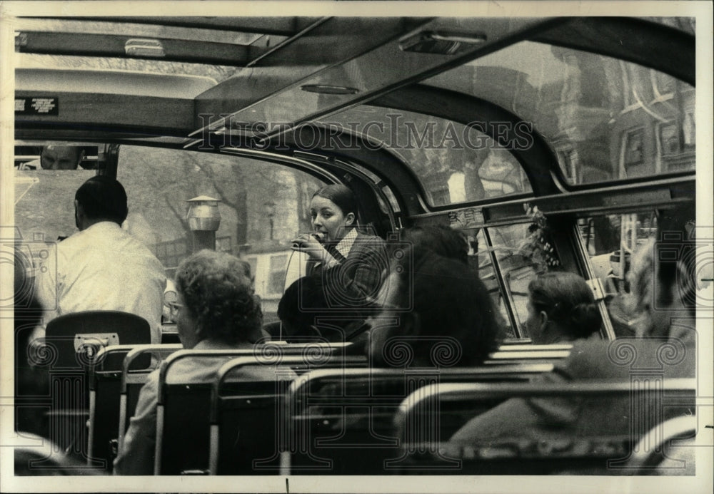 1978 Press Photo Bus Tour Guide European Interior - RRW91337 - Historic Images