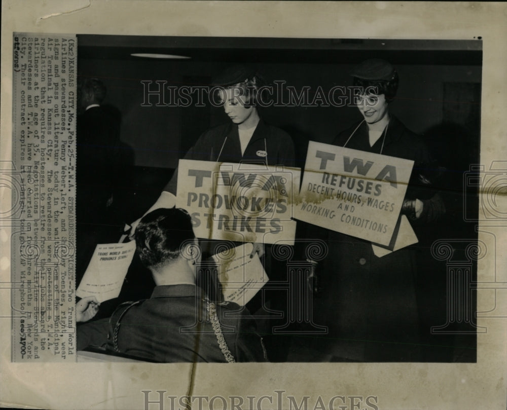 1965 Press Photo Stewardesses Picket Kansas Citty - RRW91347 - Historic Images